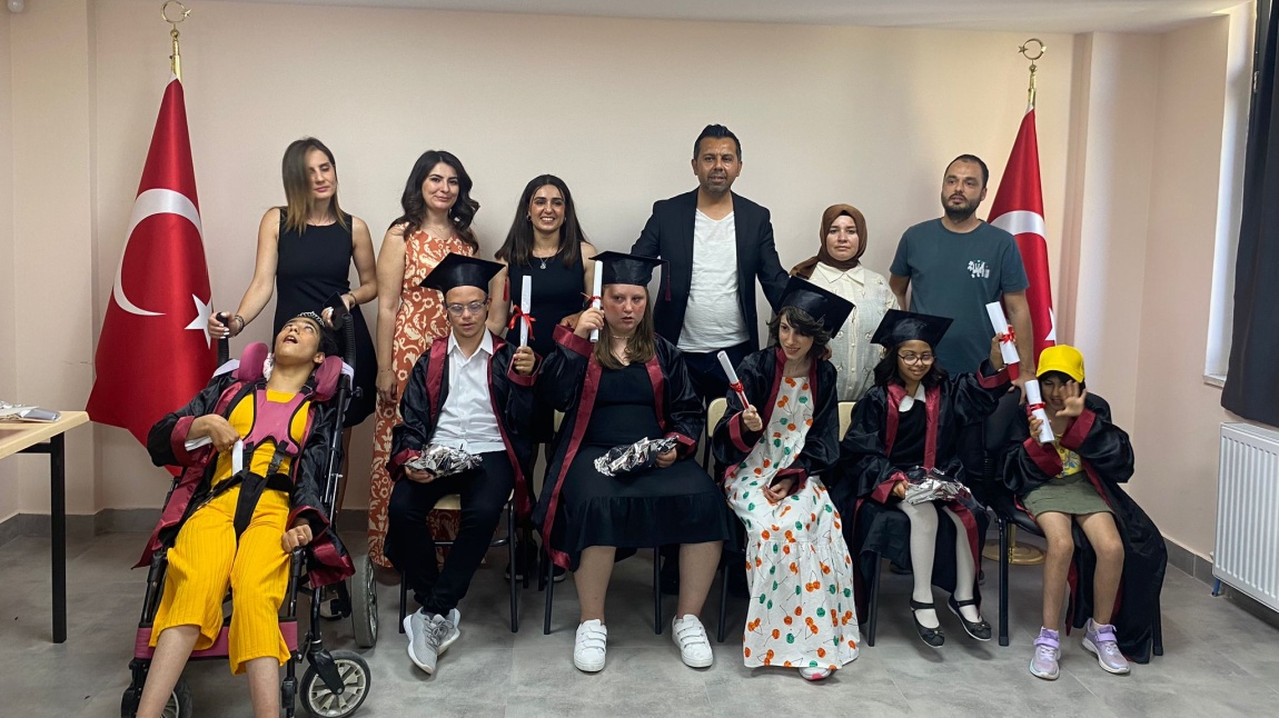 Okulumuz İkinci Mezunlarını Verdi